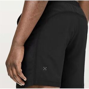 Lululemon Men’s Pace Breaker Lined Short 7” size medium